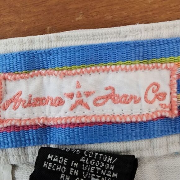 ARIZONA JEAN CO KAHKI MID RISE SHORTS SIZE 7 - Picture 3 of 4